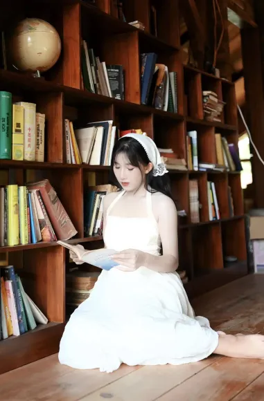 MỘT CUỐN SÁCH, MỘT TÁCH TRÀ VÀ TIẾNG SÓNG VỖ: BẠN ĐÃ THỬ CẢM GIÁC 